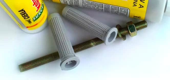 Jakie kołki do szafek wiszących zapewnią stabilność i bezpieczeństwo?