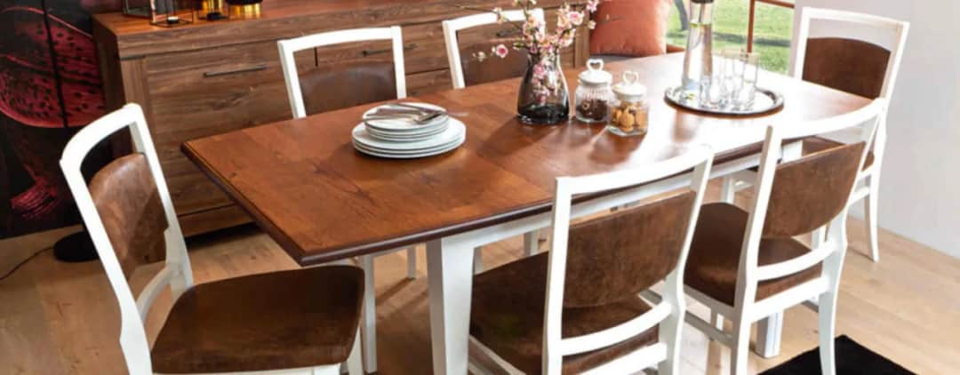 Czym obić krzesła, aby nadać im nowy styl i uniknąć kosztów?