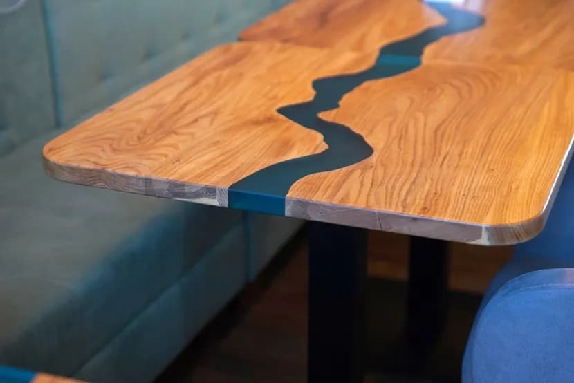 Jak zrobić stół z żywicą epoksydową - unikaj najczęstszych błędów