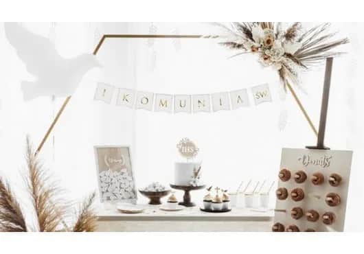 Jak udekorować stół na komunie dla chłopca – pomysły, które zachwycą