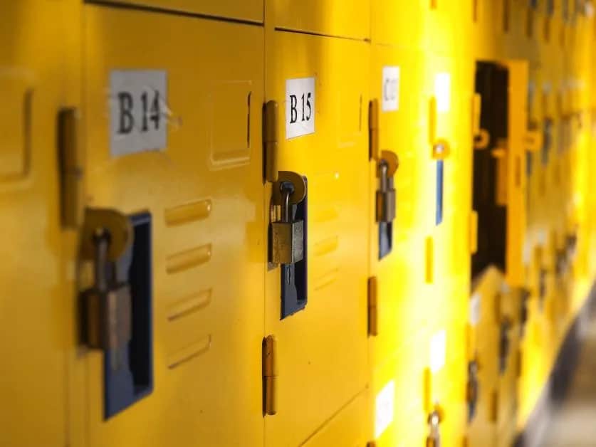 Kto może otworzyć szafkę pracownika? Poznaj swoje prawa i zasady